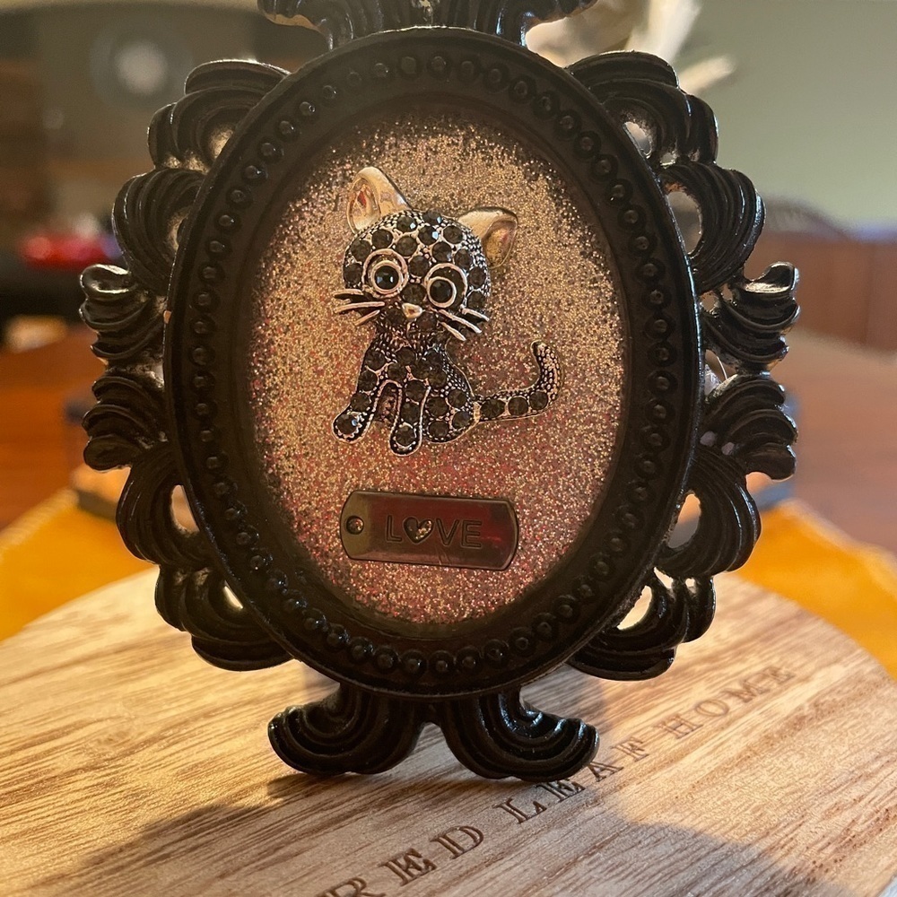 Mini Black Oval Framed Cat - Picture 3 of 7